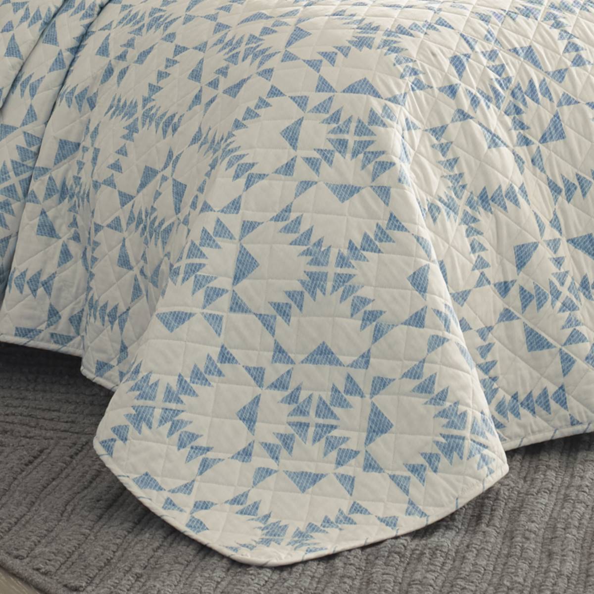 Eddie Bauer Arrowhead 136 Thread Count Reversible Quilt Set Promo ???? Eddie-Bauer Bed Eddie Bauer Arrowhead 136 Thread Count Reversible Quilt Set ???? -Donna Sharp Shop unnamed file 294